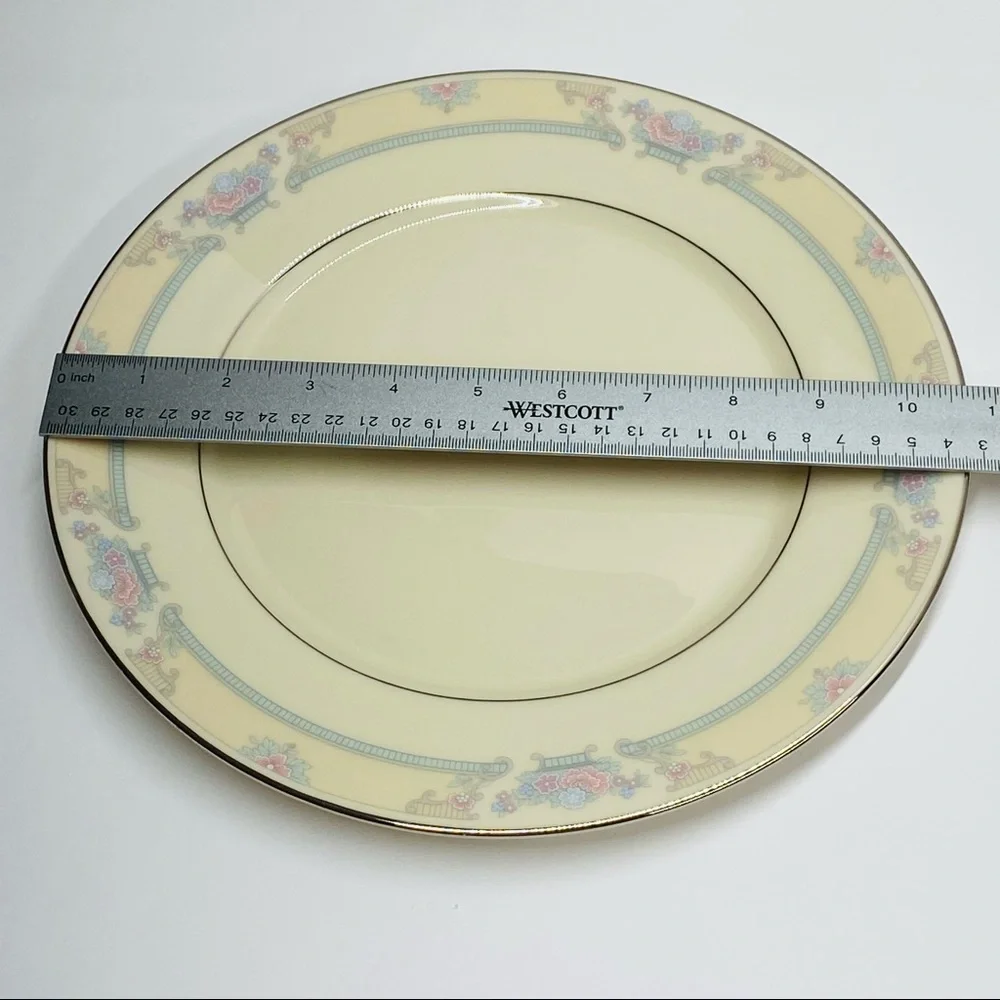 Lenox Dinner plate Fairfield pattern set of two 10 3/4 inches China/Dinnerware